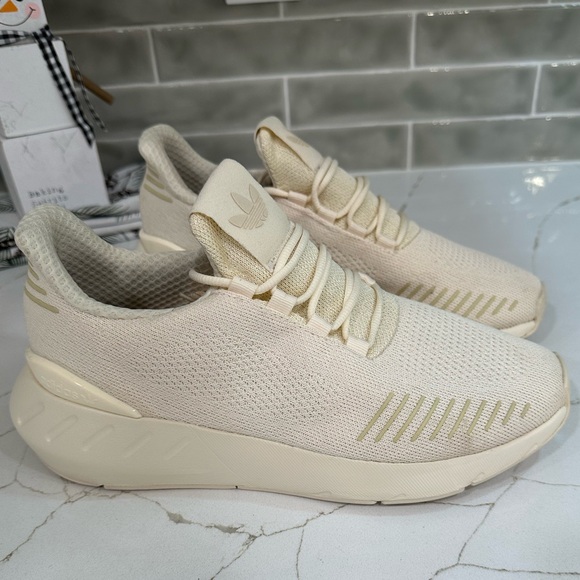 Adidas Swift Run 22 Devon. Women’s 8 M. Color Beige. - Picture 2 of 9